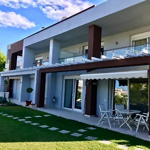 https://ellinfos-aparthotel.hotelschalkidiki.net